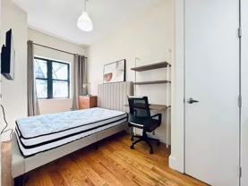 Private Bedroom in 5 Bedroom/2 Bathroom Home - Photo 1 of 1