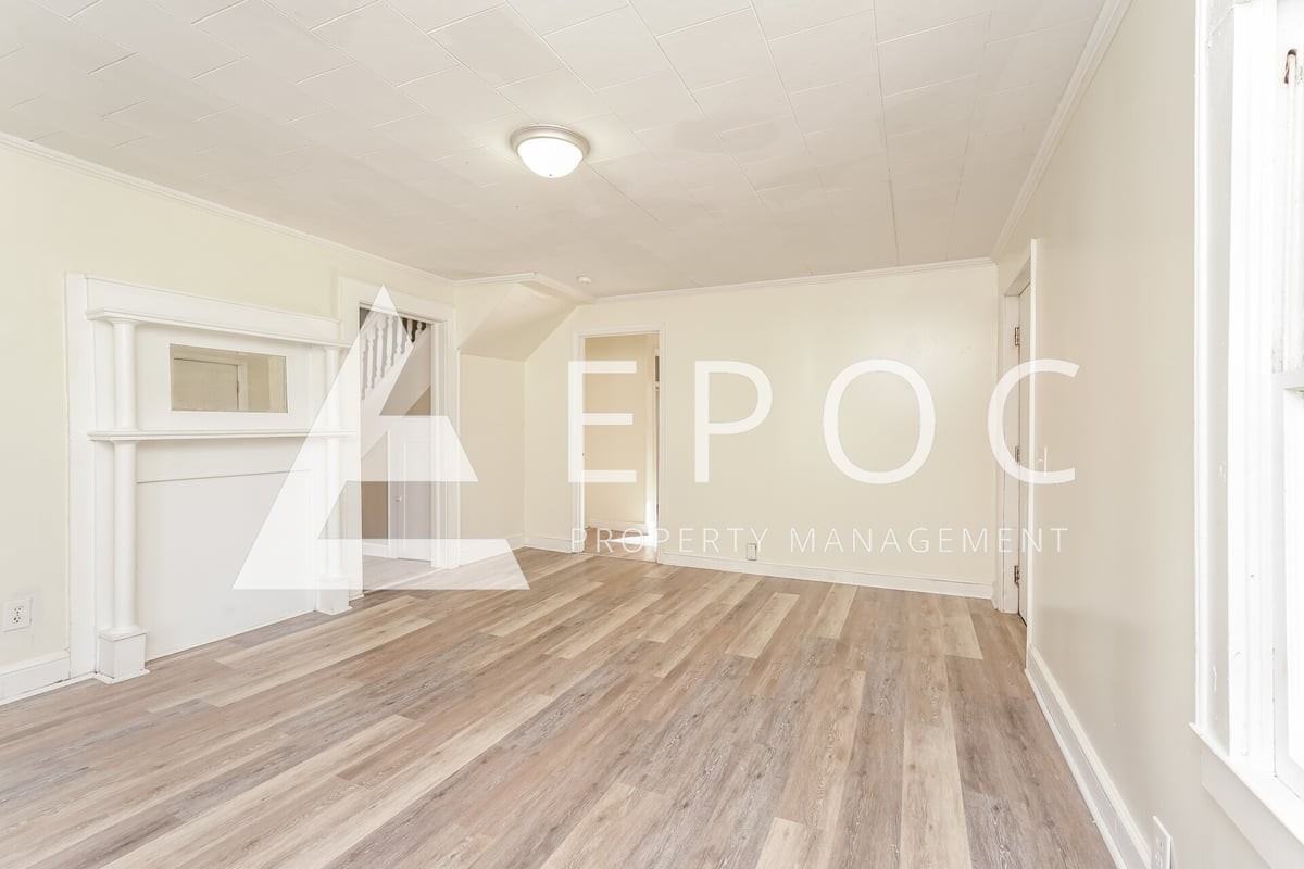 1136 W Green St - Photo 3 of 15