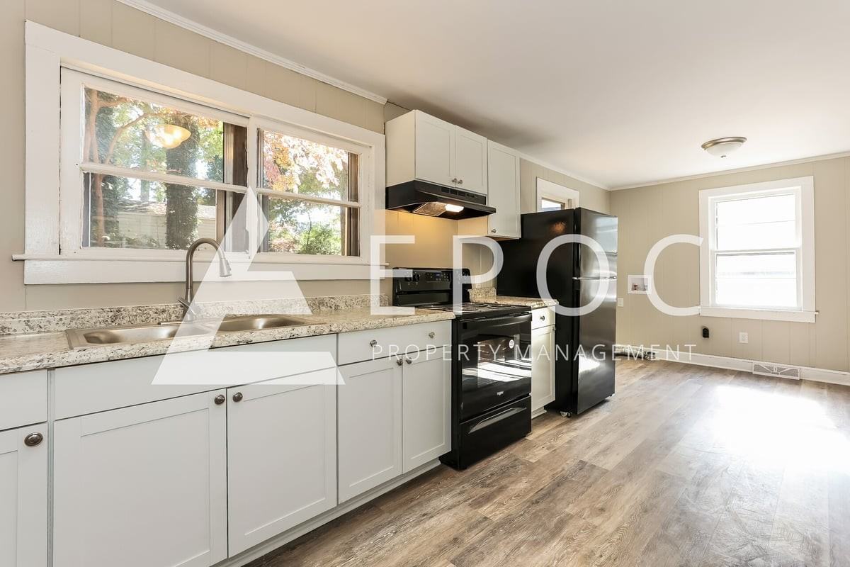 1308 Madison St - Photo 4 of 15