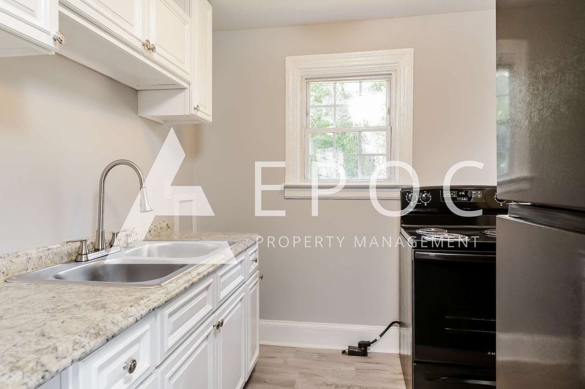 909 Grant St - Photo 3 of 15