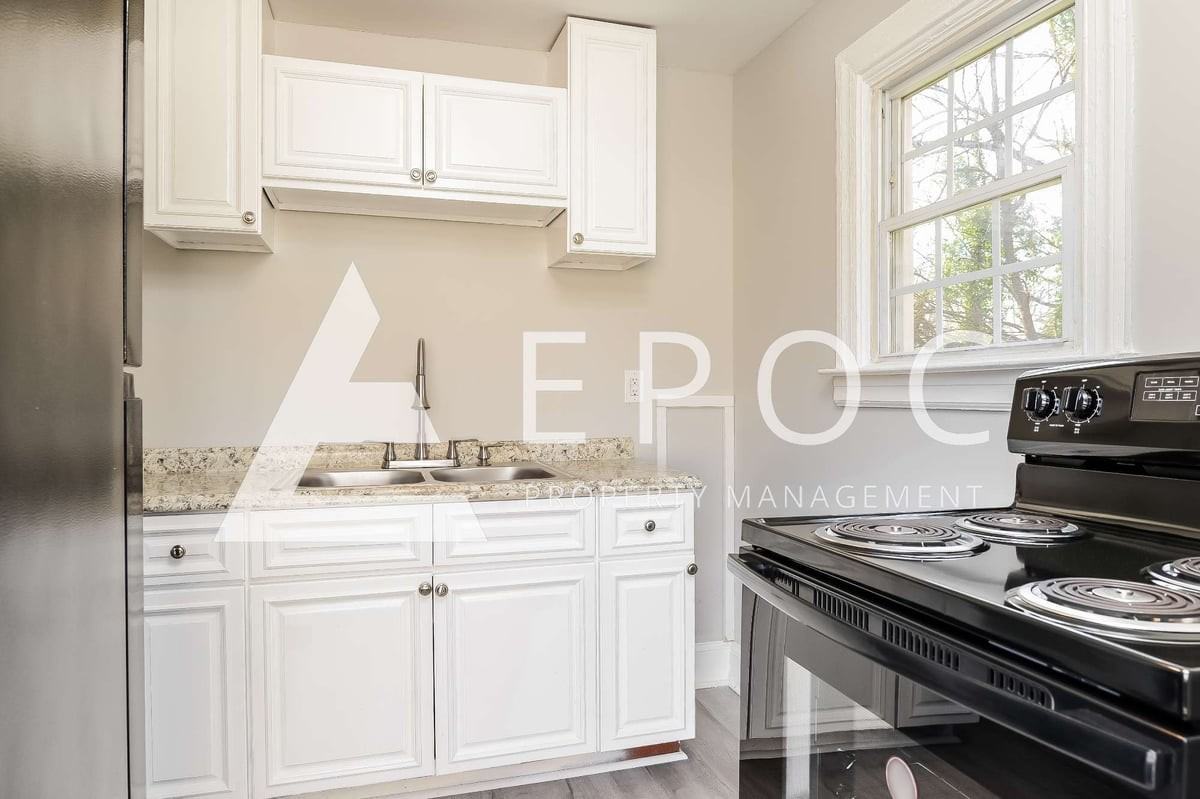 909 Grant St - Photo 4 of 15