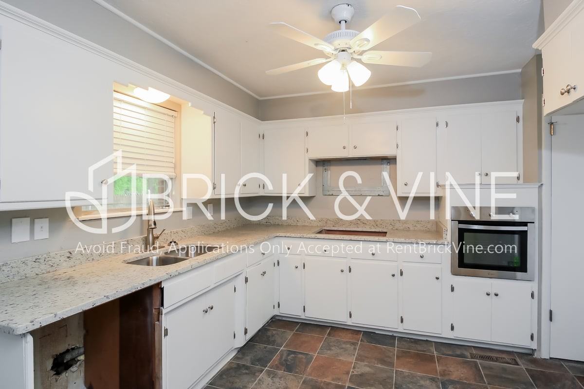 2013 Hardy Dr - Photo 2 of 15