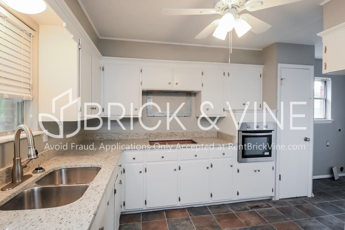 2013 Hardy Dr - Photo 3 of 15