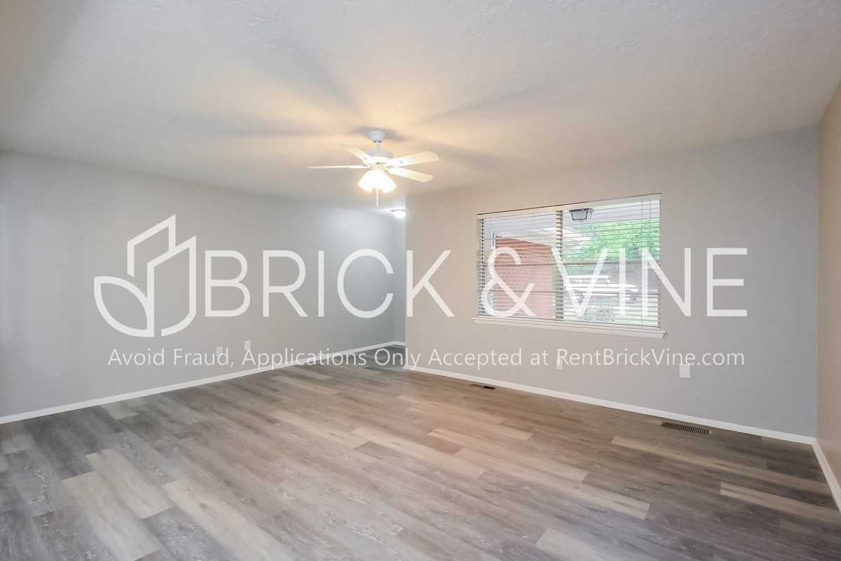 2013 Hardy Dr - Photo 4 of 15