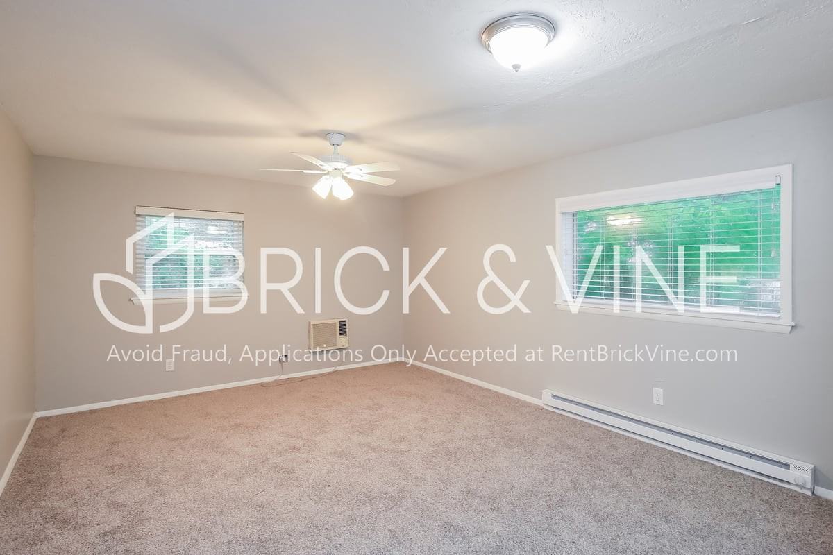 2013 Hardy Dr - Photo 7 of 15