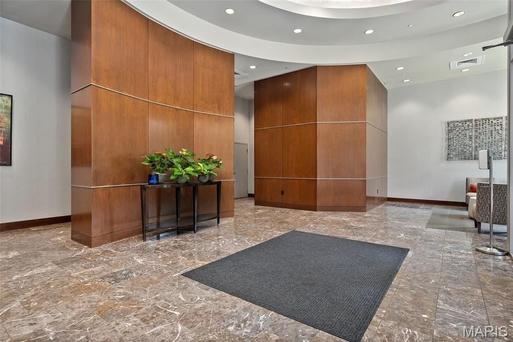 4909 Laclede Ave #1002 - Photo 4 of 35