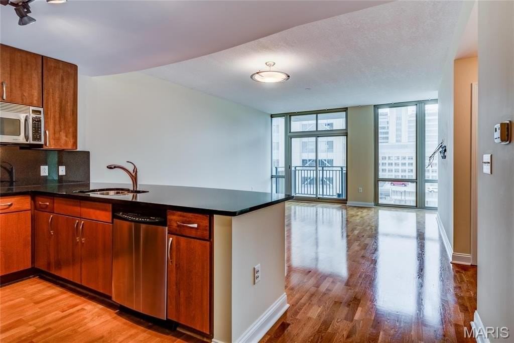 4909 Laclede Ave #1002 - Photo 5 of 35