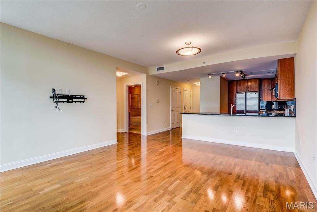 4909 Laclede Ave #1002 - Photo 7 of 35
