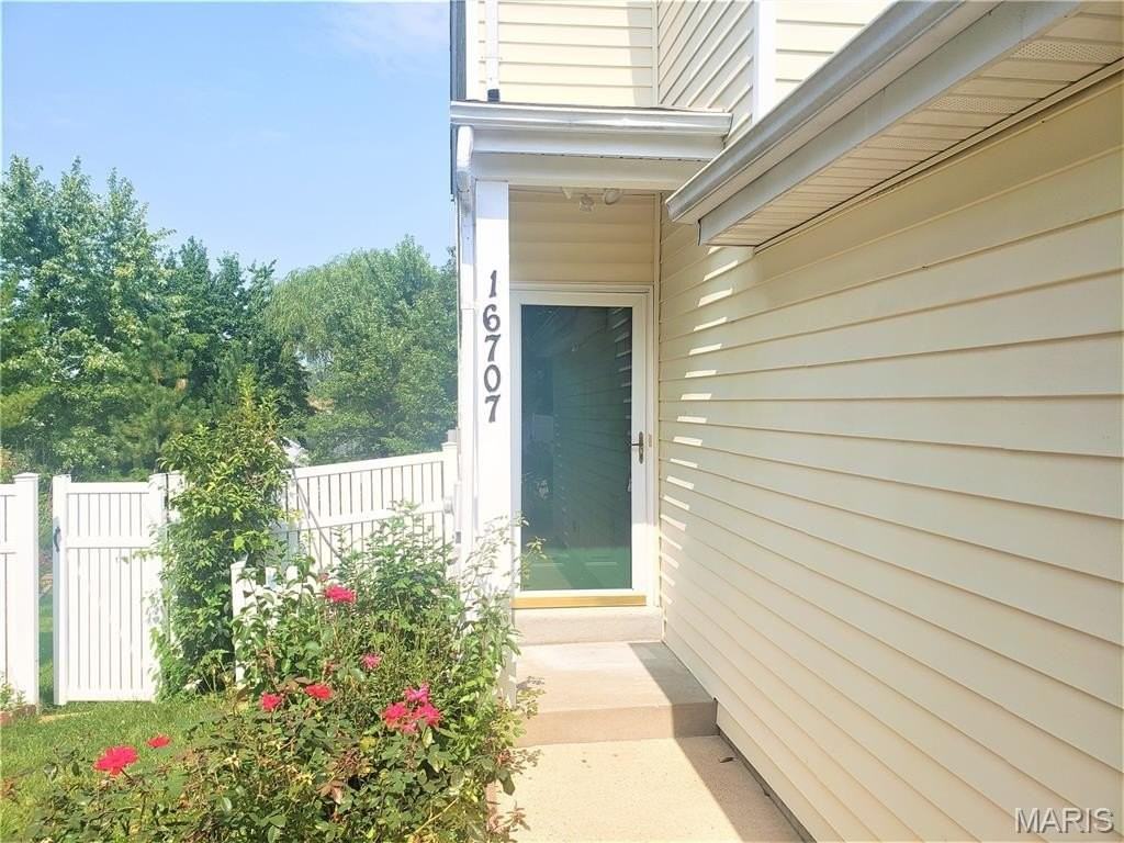 16707 Hickory Meadows Ct - Photo 2 of 31