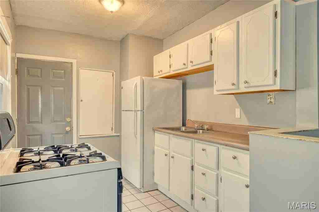 4154 Schiller Pl - Photo 7 of 20