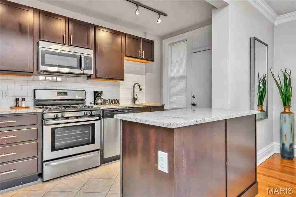 7557 Buckingham Dr - Photo 2 of 13