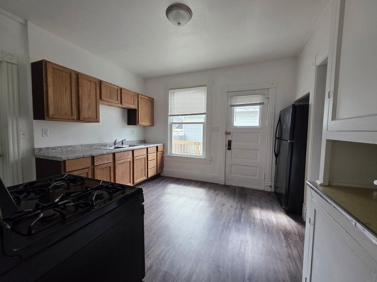 1801 N Wisconsin St - Photo 3 of 17