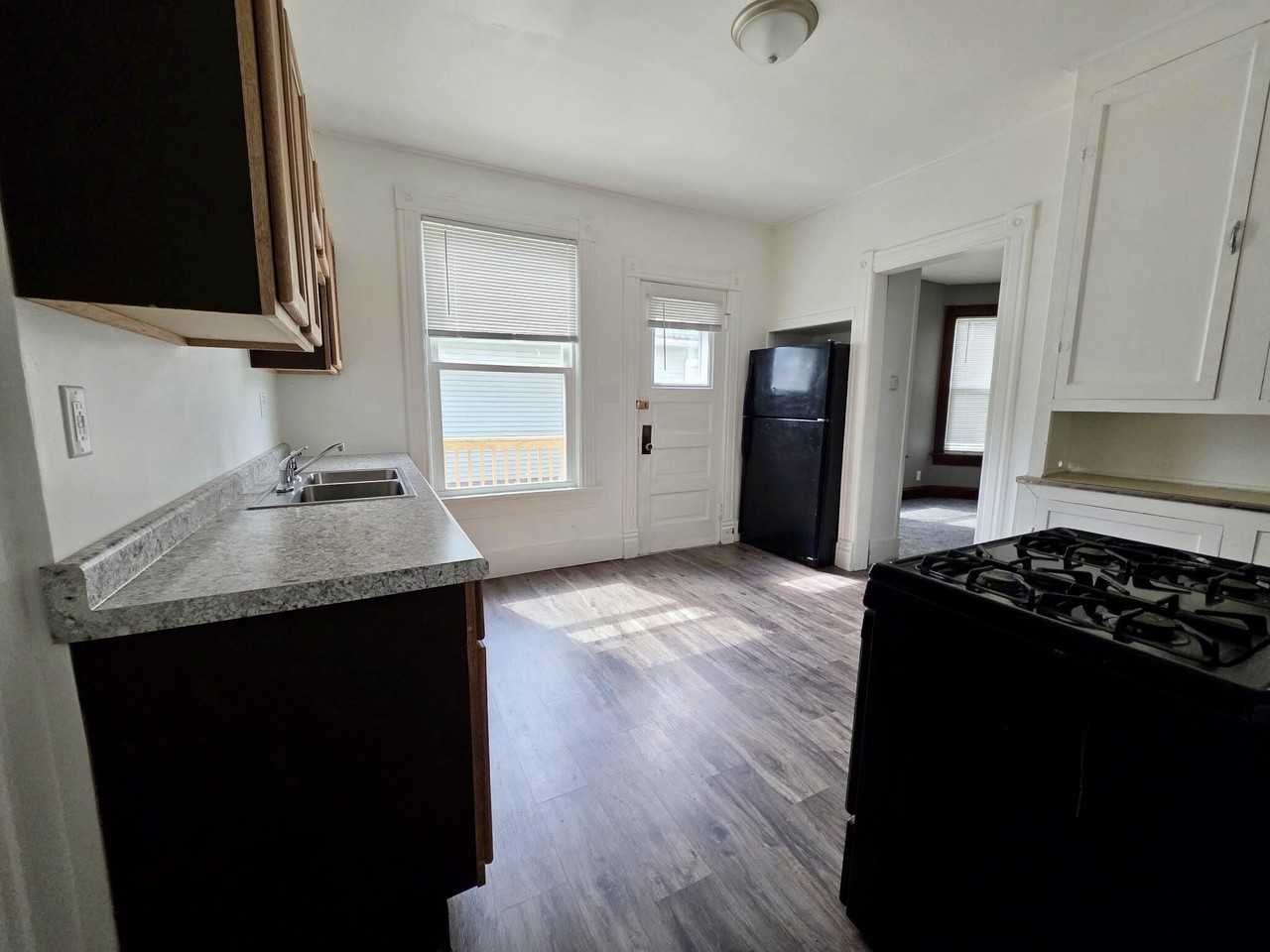 1801 N Wisconsin St - Photo 4 of 17