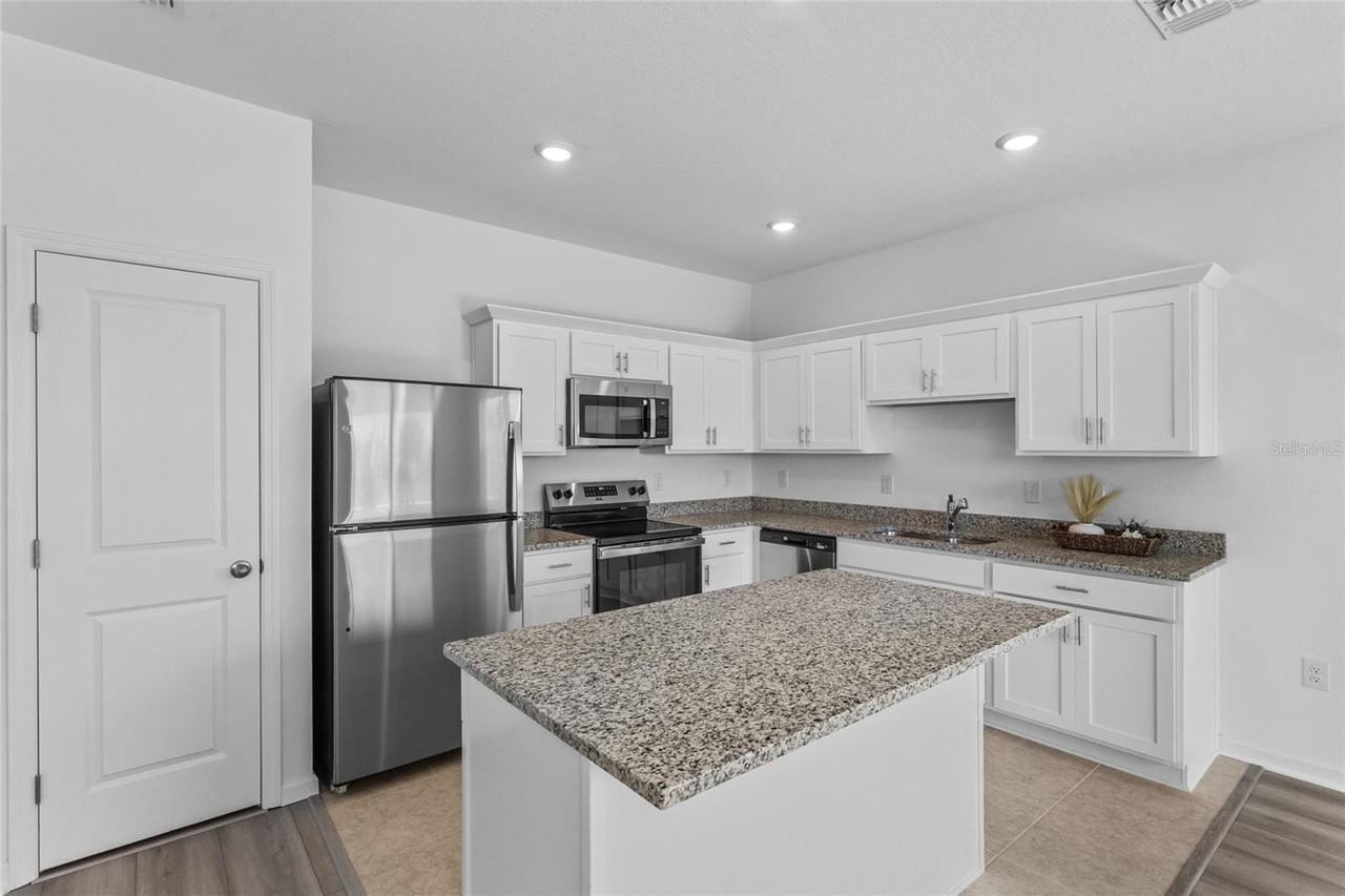 5948 Piney Shrub Pl - Photo 7 of 26