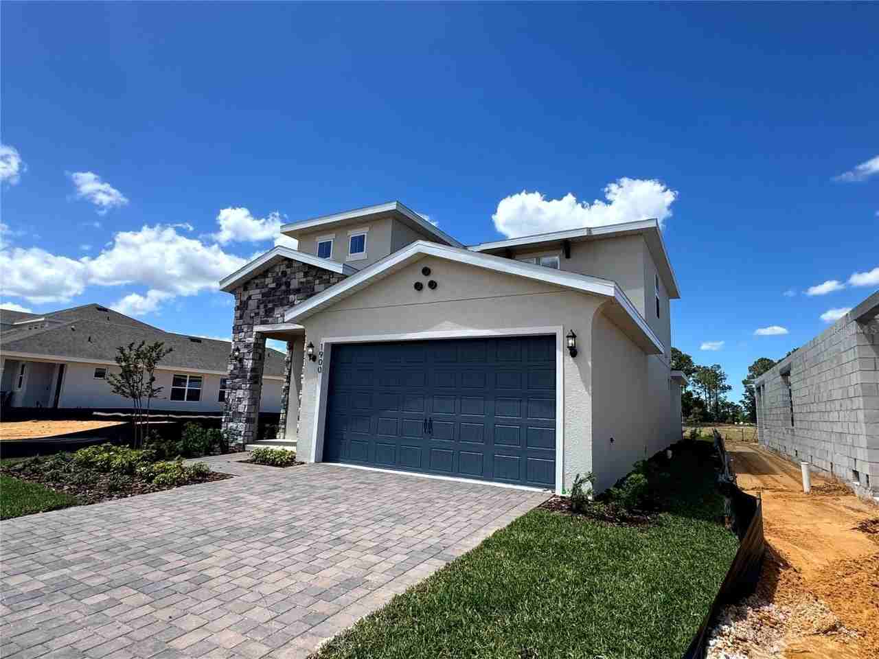 1900 Sunshine Peak Dr - Photo 3 of 20