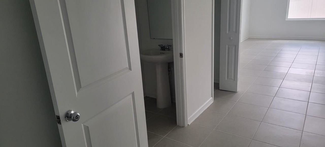 3602 Hardman Dr - Photo 4 of 33