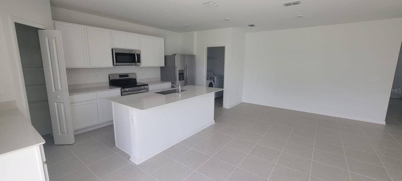 3602 Hardman Dr - Photo 7 of 33