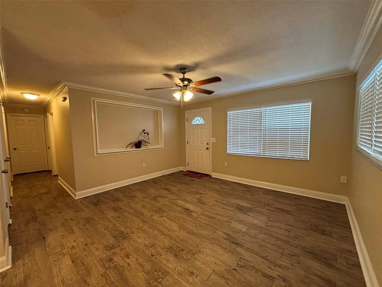 606 Holt Cir - Photo 3 of 18