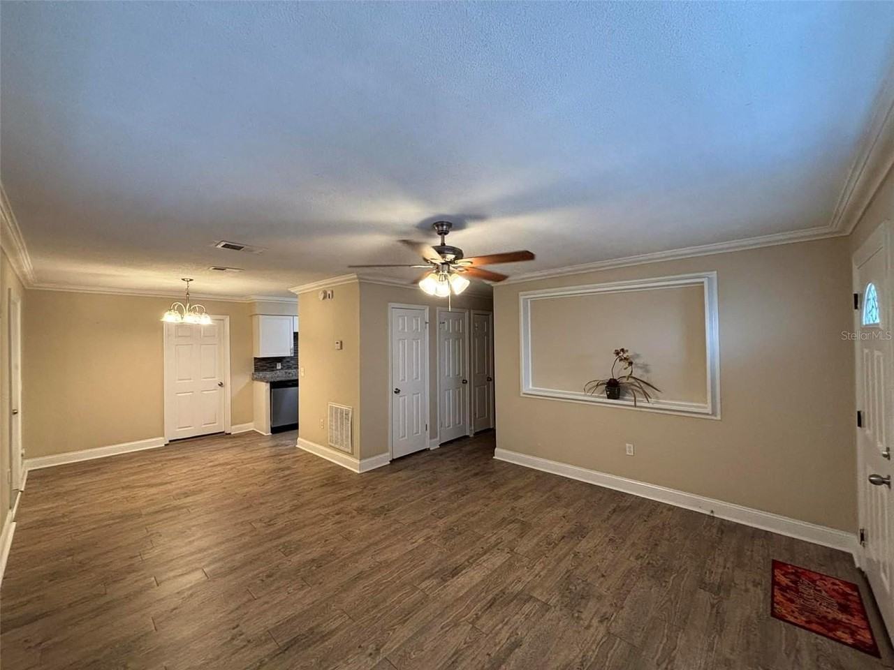 606 Holt Cir - Photo 4 of 18