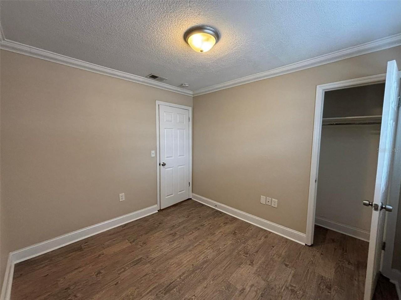 606 Holt Cir - Photo 5 of 18