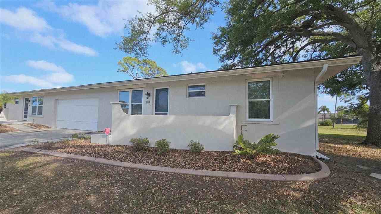 284 Rotonda Blvd W - Photo 3 of 32