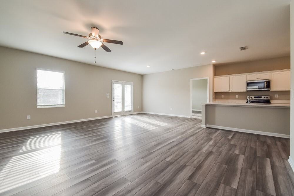 570 Knightsbridge Ln - Photo 3 of 16