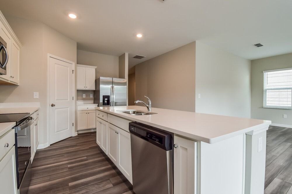 570 Knightsbridge Ln - Photo 5 of 16