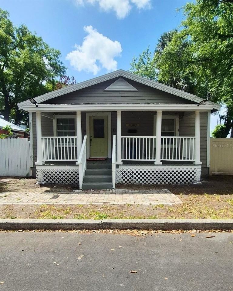 1040 Randall St - Photo 3 of 36