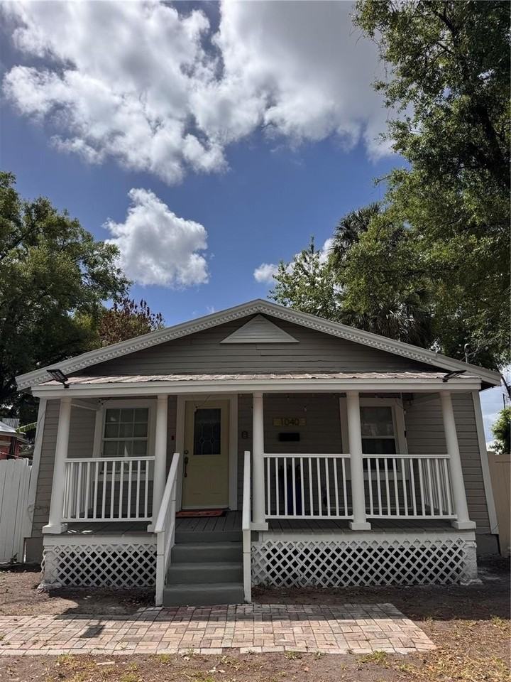 1040 Randall St - Photo 4 of 36