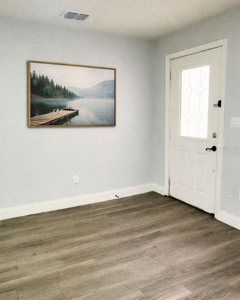 1040 Randall St - Photo 6 of 36