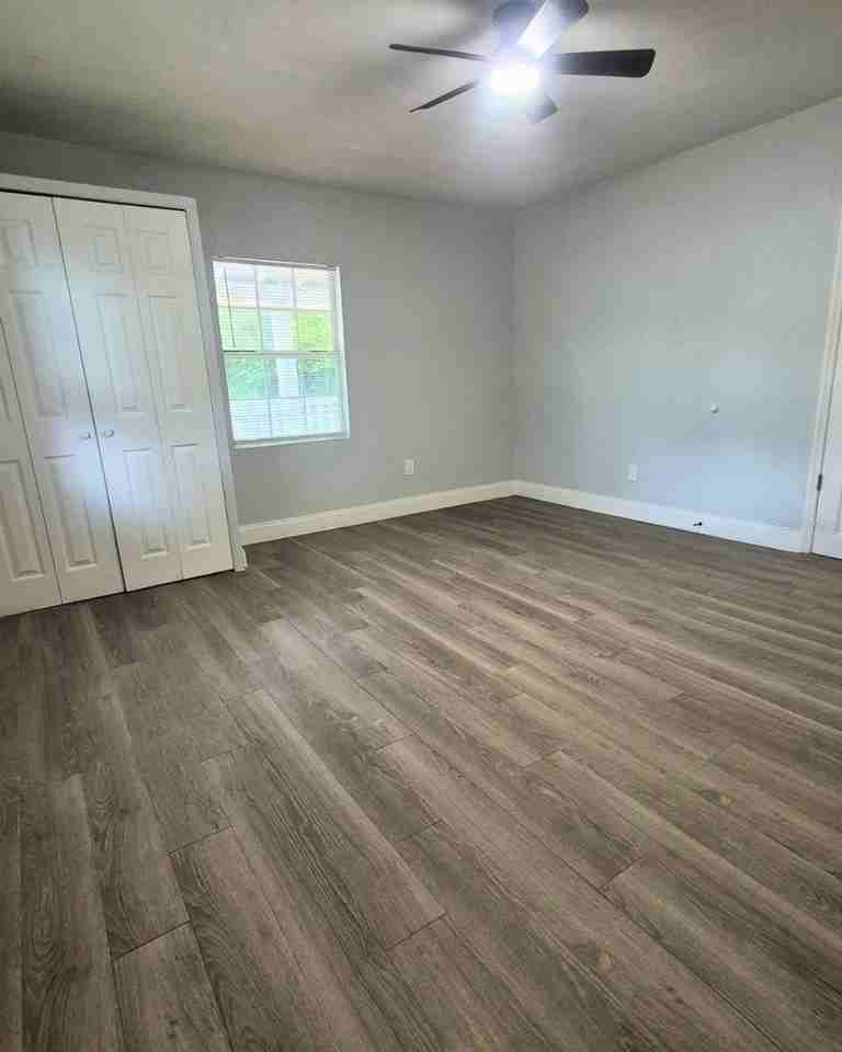 1040 Randall St - Photo 7 of 36