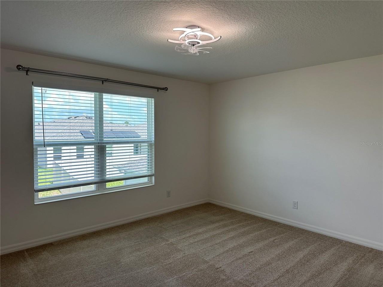 212 Hamlet Loop - Photo 4 of 20