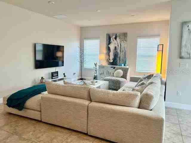 8351 Greenway Ave - Photo 5 of 24