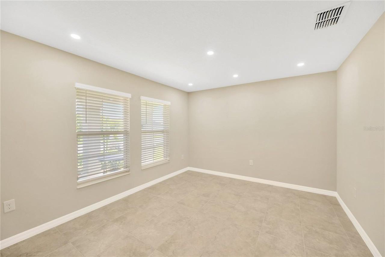 10207 Cakebread Ln - Photo 5 of 48