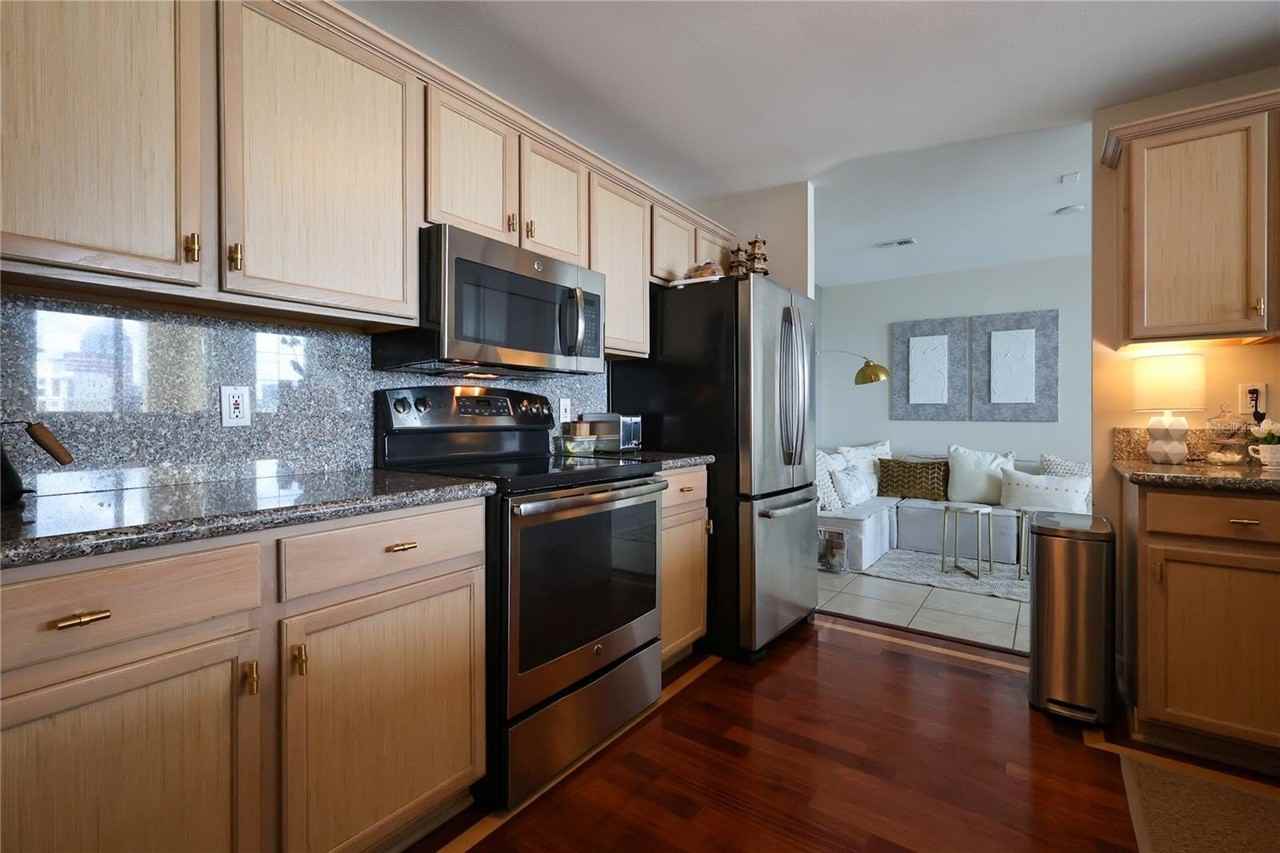 345 Bayshore Blvd #1708 - Photo 6 of 36