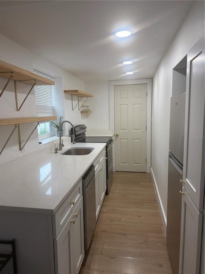 2417 W Gray St - Photo 2 of 12