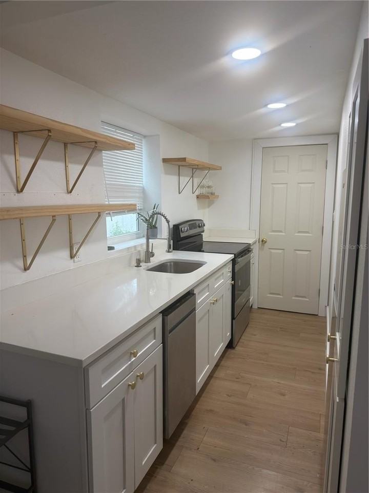 2417 W Gray St - Photo 3 of 12