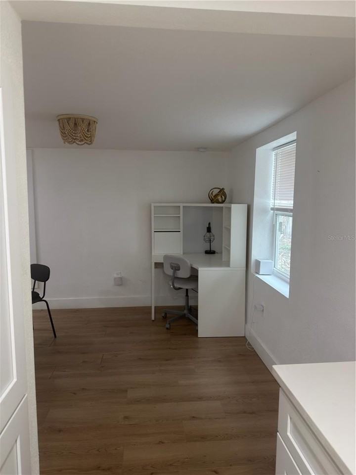 2417 W Gray St - Photo 4 of 12