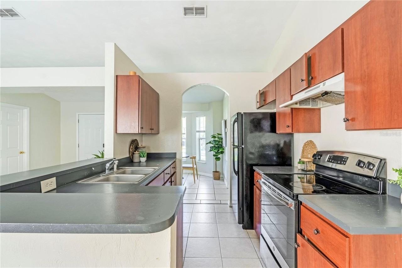 816 Grove Ave - Photo 7 of 11