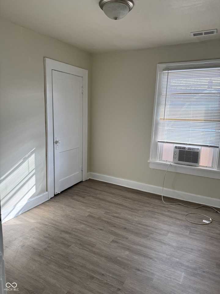 4040 N College Ave - Photo 7 of 10