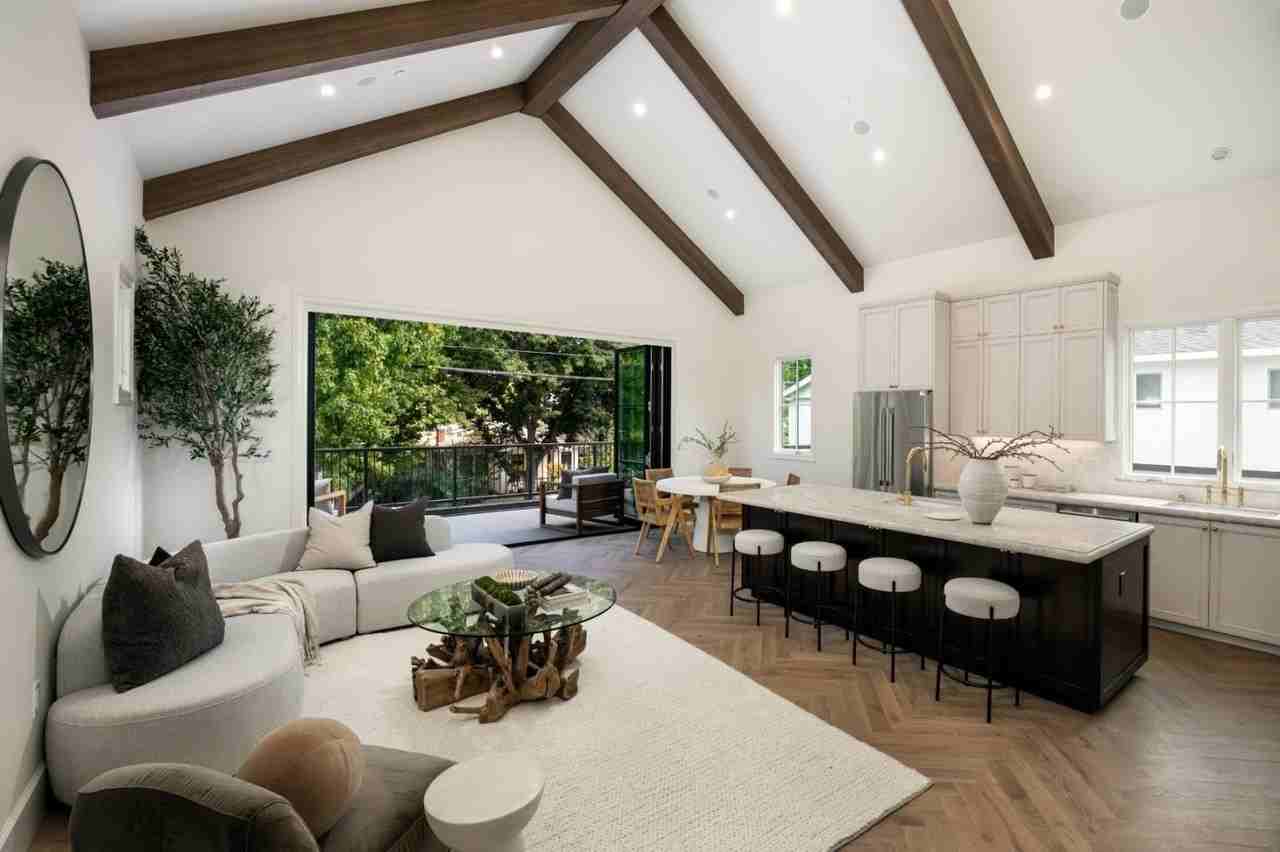 160 Waverley St - Photo 2 of 28