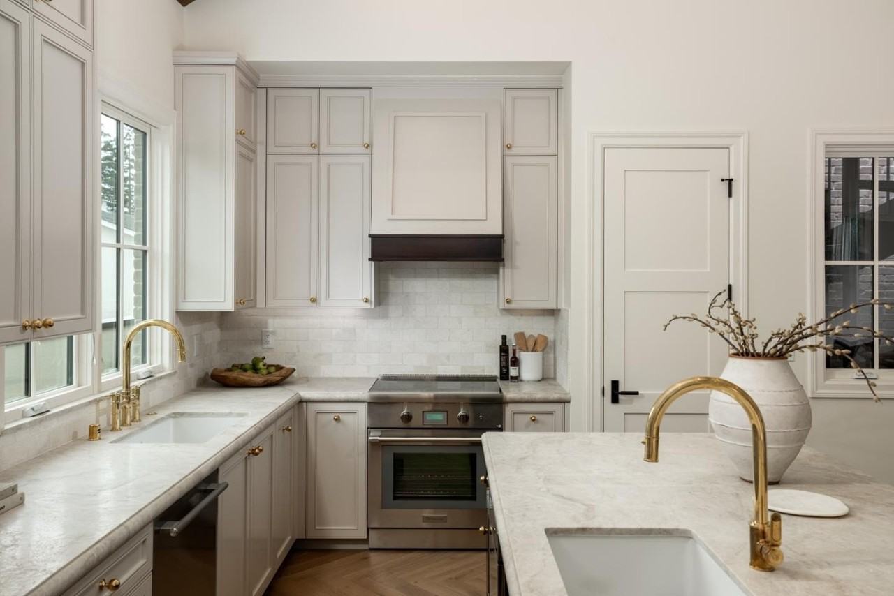 160 Waverley St - Photo 4 of 28