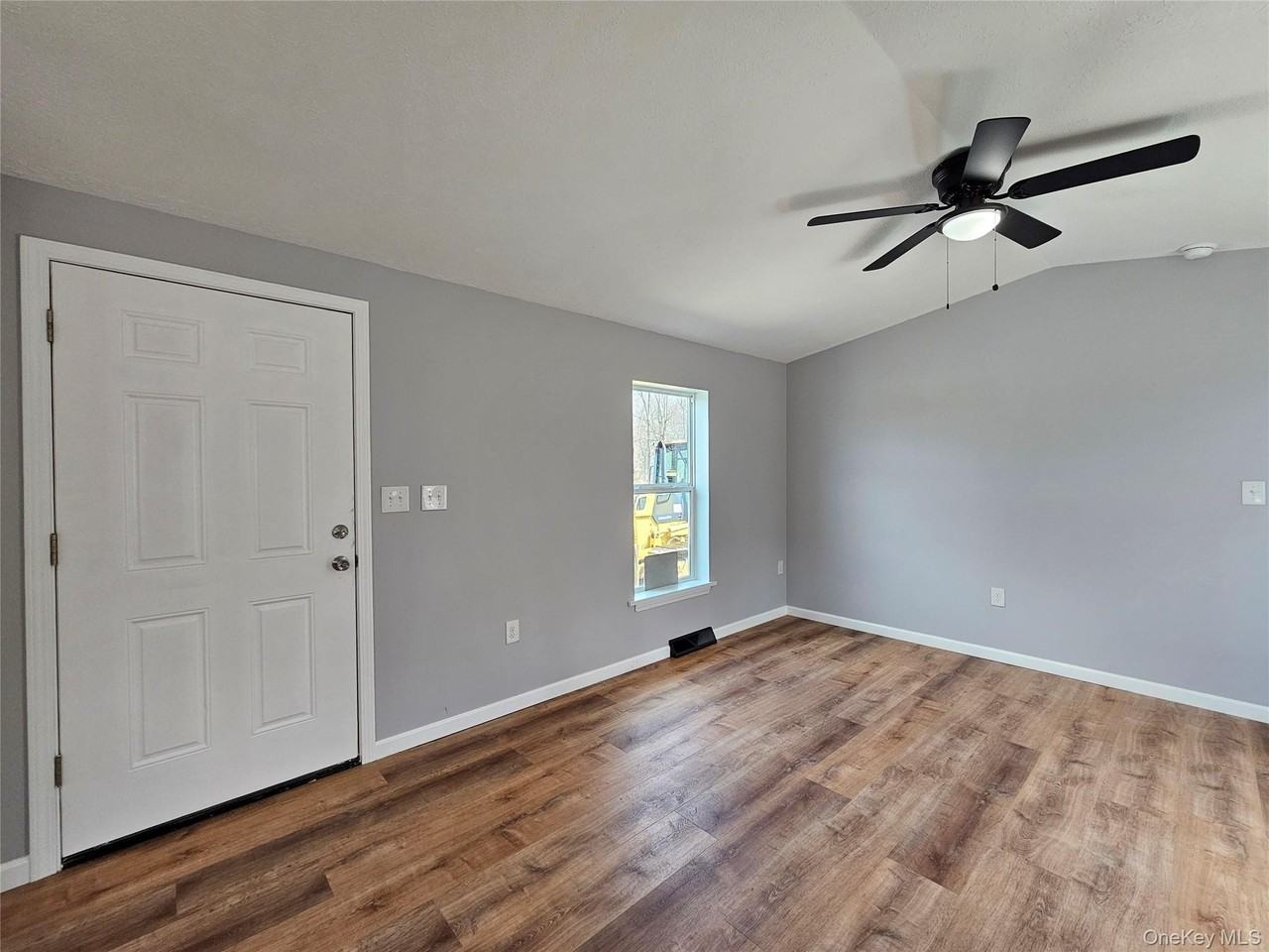 334 Fair Oaks Rd - Photo 4 of 22