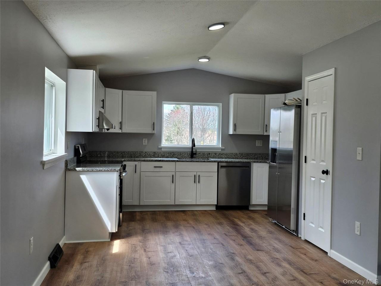 334 Fair Oaks Rd - Photo 7 of 22