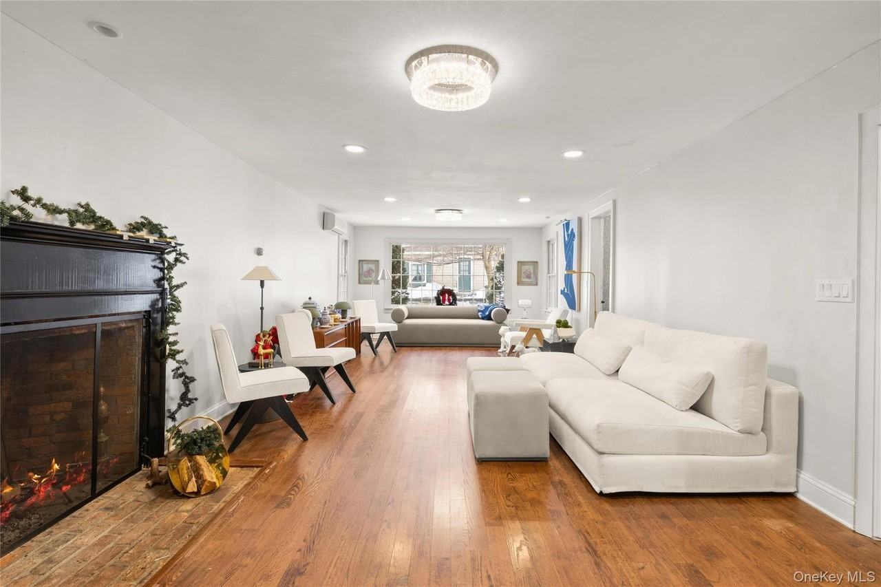 232 N Country Rd - Photo 4 of 17