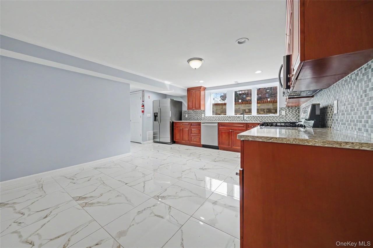 635 E Lincoln Ave - Photo 6 of 8