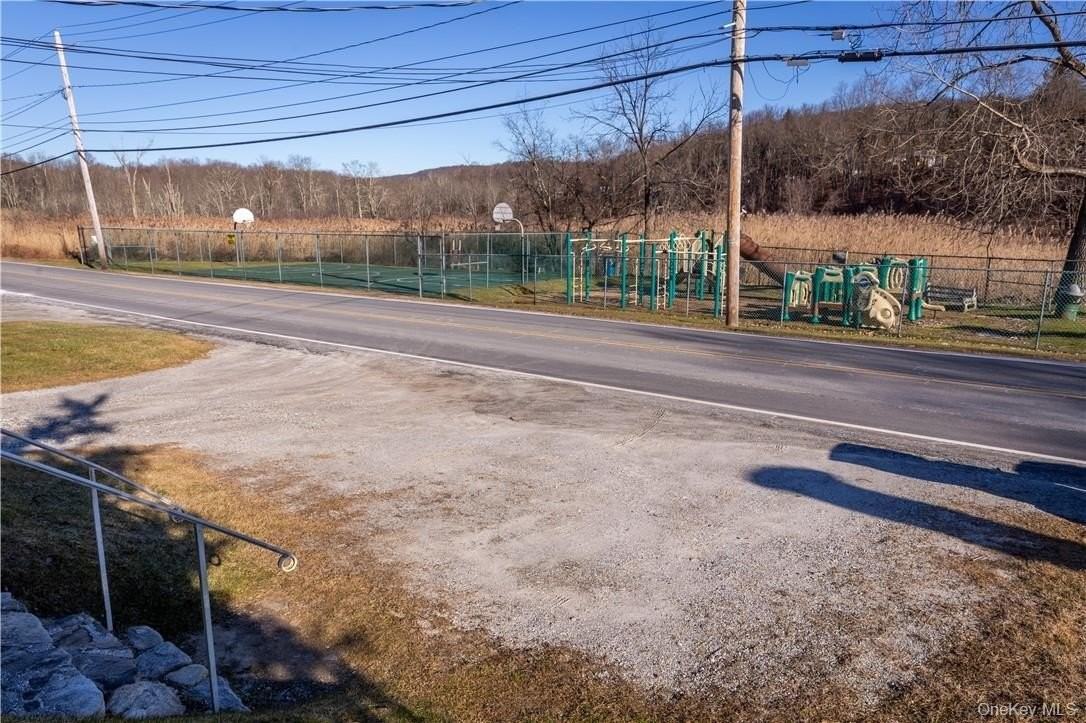 33 Holmes Rd Apt C - Photo 3 of 23