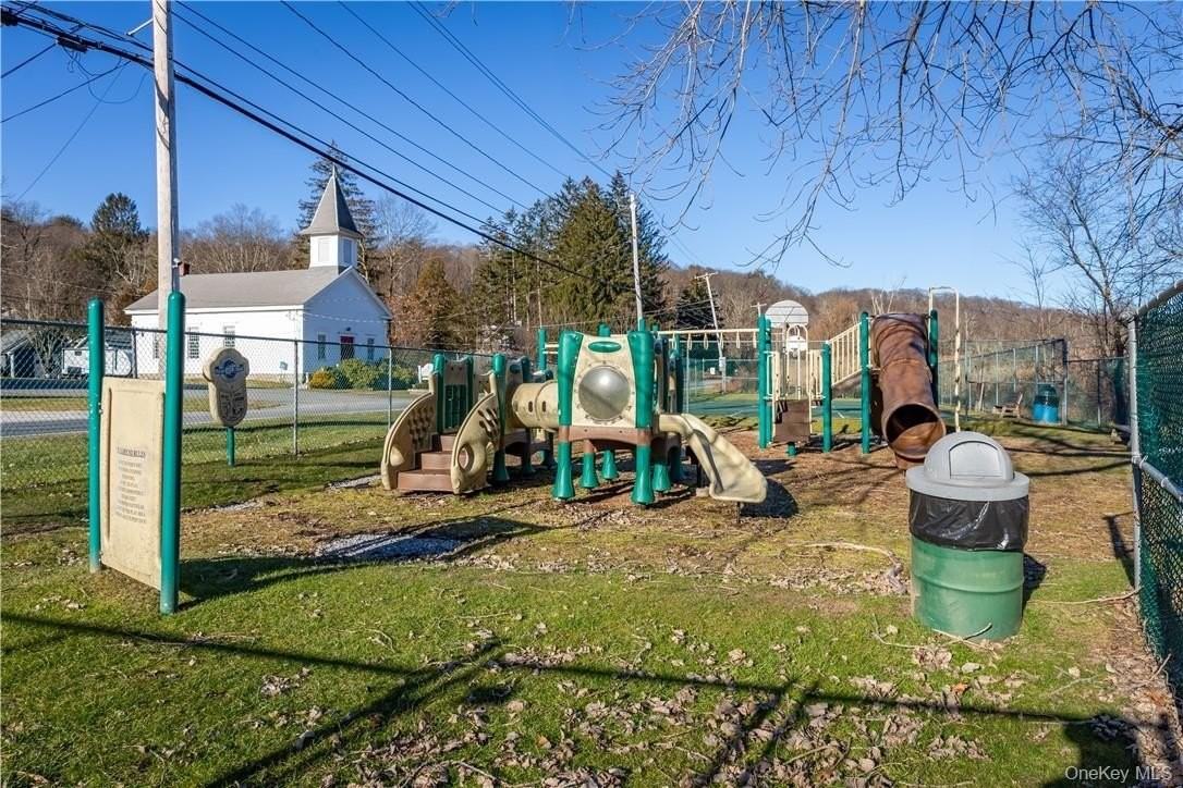 33 Holmes Rd Apt C - Photo 5 of 23