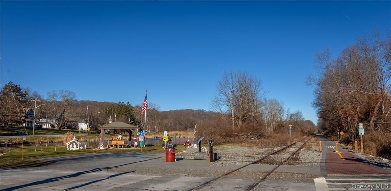 33 Holmes Rd Apt C - Photo 7 of 23