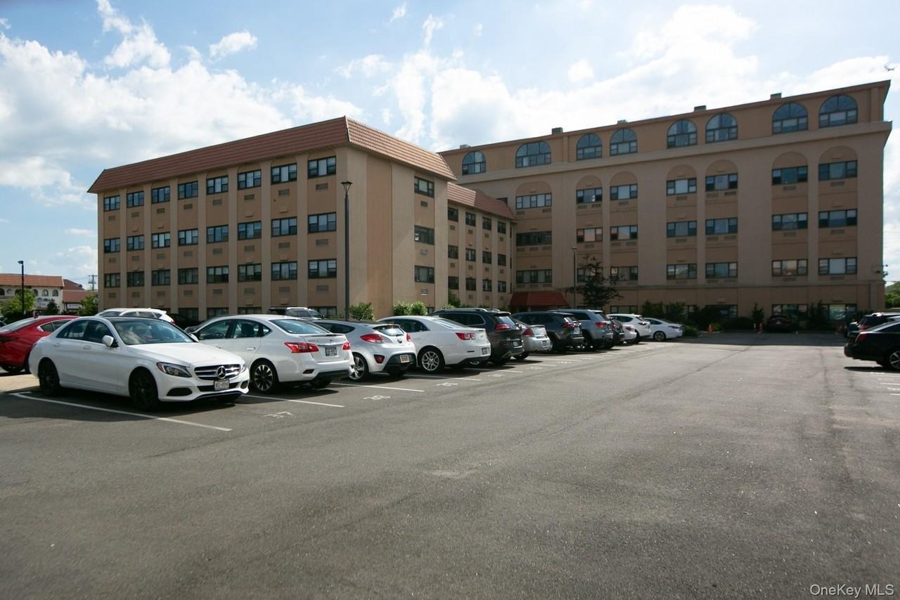 185 W Park Ave #209 - Photo 5 of 17